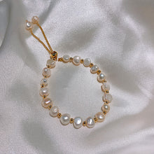 Load image into Gallery viewer, Temperament Pearl Bracelet
